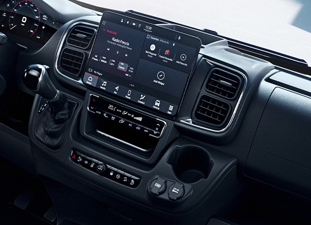 Vue tableau de bord de l’Opel Movano