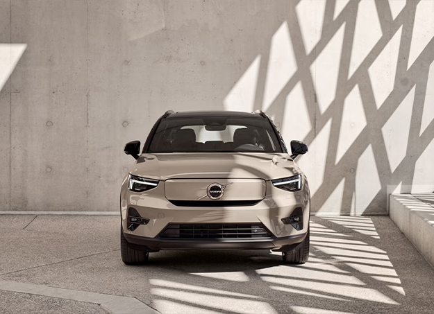 Volvo EX40 électrique vue avant