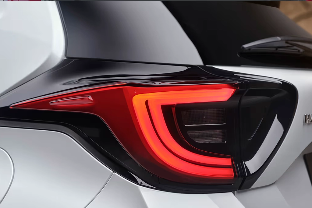 Vue phare de la Mazda 2 