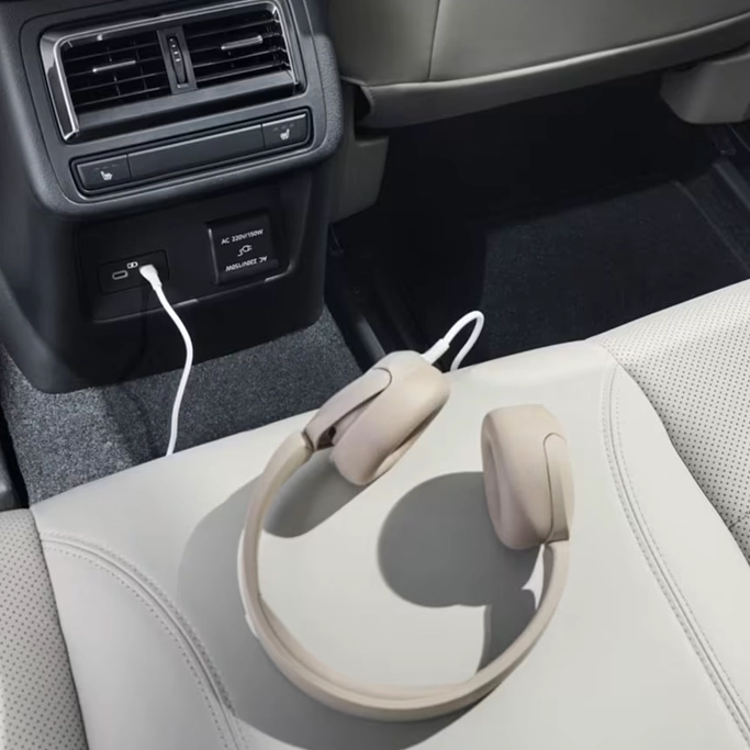 Mazda CX-60 sur route, technologie embarquée